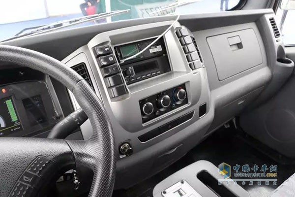 徐工EAA111純電動(dòng)廂式物流車內(nèi)飾