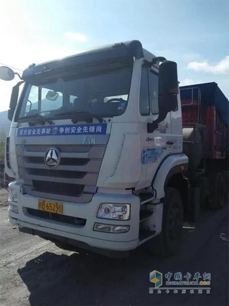 重汽豪瀚J7G曼技術6X4 LNG牽引車