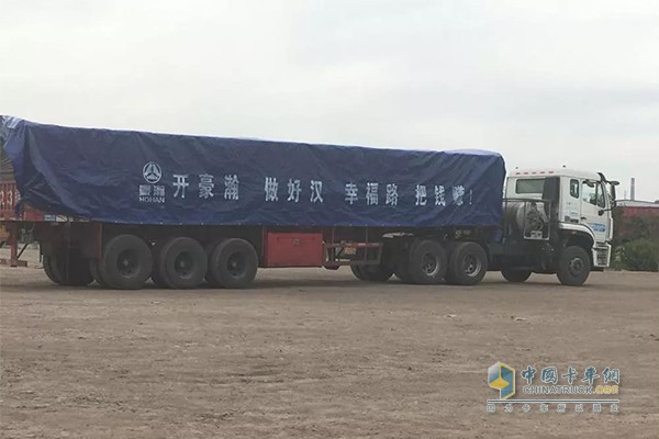 重汽豪瀚J7G曼技術6X4 LNG牽引車