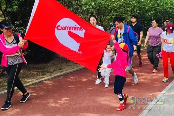 康明斯在為愛(ài)的路上永葆一顆關(guān)愛(ài)紅“芯”