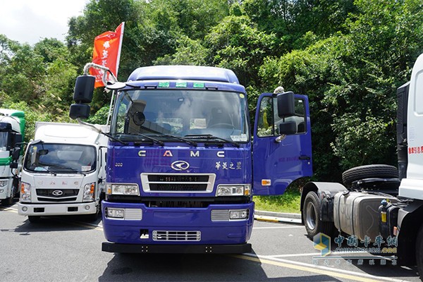 華菱之星300馬力港口運輸牽引車