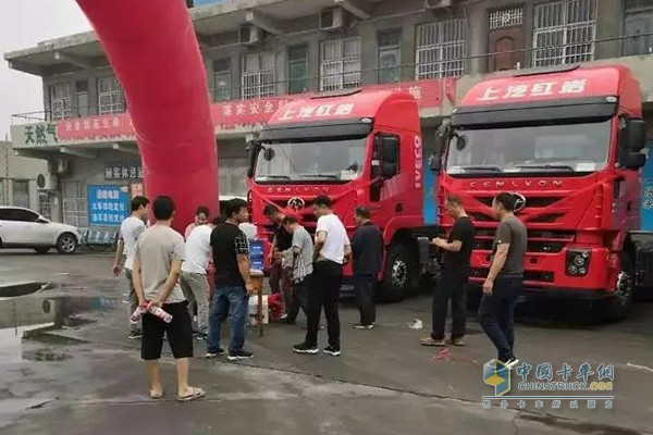 上汽紅巖危險品運輸車