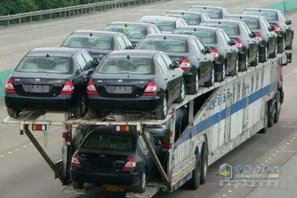 飛機板、雙排車等違規(guī)轎運車影響道路安全