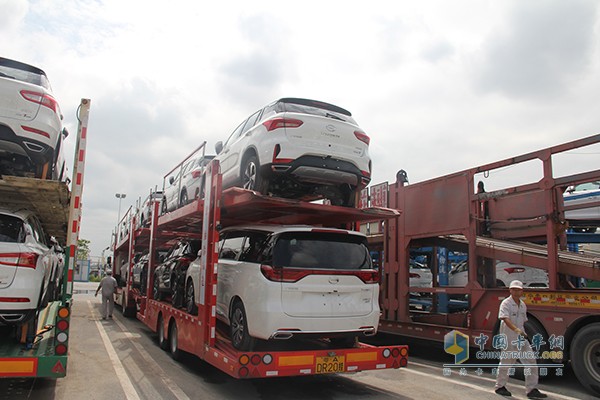 廣汽日野700中置軸轎運(yùn)車(chē)裝車(chē)工作完成