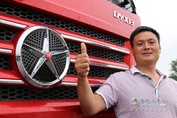 吳傳欣第一臺卡車就選擇了大運(yùn)重卡