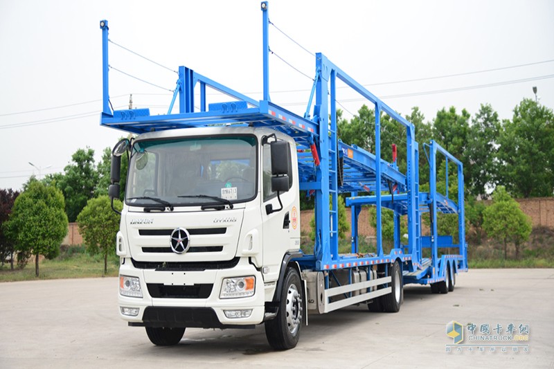 大運(yùn)N6中置軸6×2 290馬力國(guó)五轎運(yùn)車(chē) 