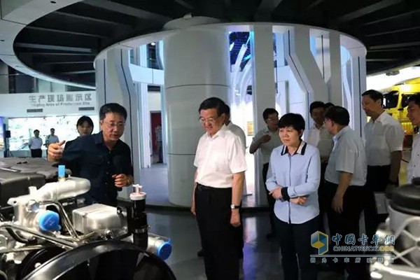 中共中央委員、國家海關(guān)總署黨組書記、署長倪岳峰，山東省副省長任愛榮，濟南市委副書記、市長孫述濤到中國重汽考察調(diào)研