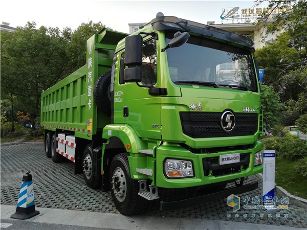 德龍新M3000純電動(dòng)8×4自卸車