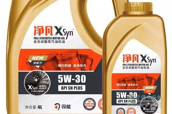 凈凡XSyn? SN PLUS 全合成酯類汽油機油  　　凈凡XSyn?是司能石化專家團隊研發(fā)的新一代汽機油產(chǎn)品，符合并超越美國及歐盟最新技術(shù)規(guī)范，添加酯類基礎(chǔ)油及司能專有納米級碳基抗磨減磨劑，更好保護渦輪增壓缸內(nèi)直噴(TGDI)發(fā)動機，為