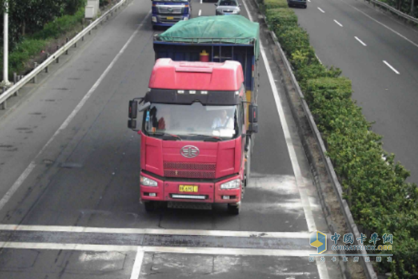 超載貨車