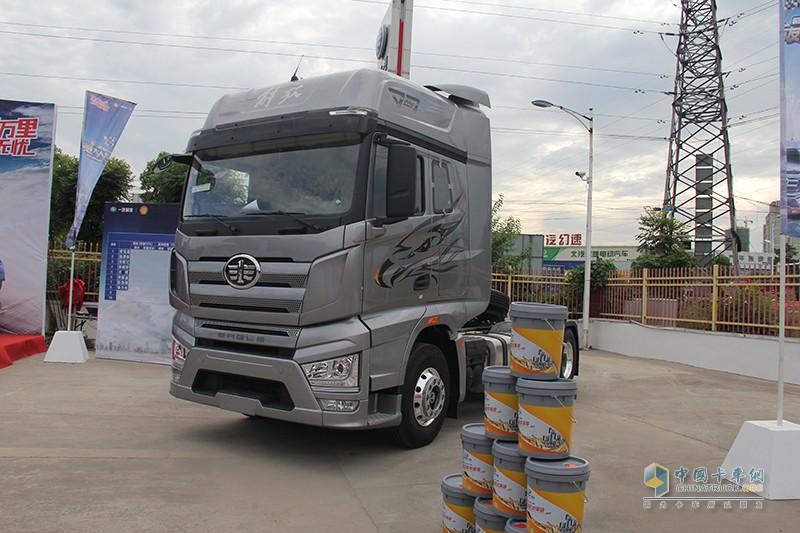 一汽解放J7 500馬力 6X4牽引車