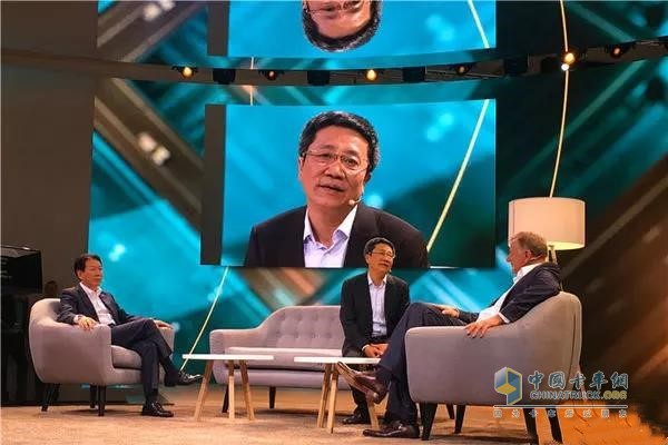 中國重汽集團總經(jīng)理蔡東出席此次發(fā)布會