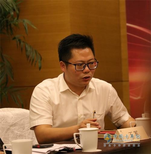 江淮汽車重型商用車營(yíng)銷公司副總經(jīng)理王軍