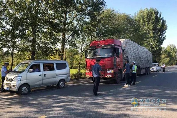 嚴打“保護傘”、“帶車人”