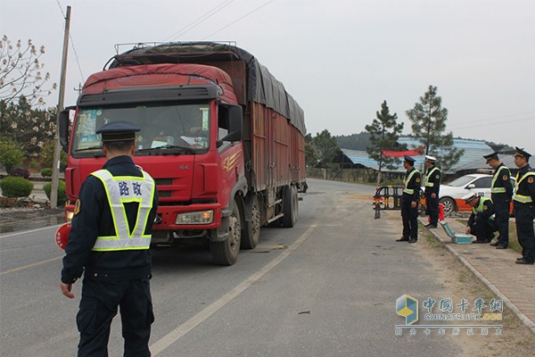 “灰名單”車輛禁止上高速