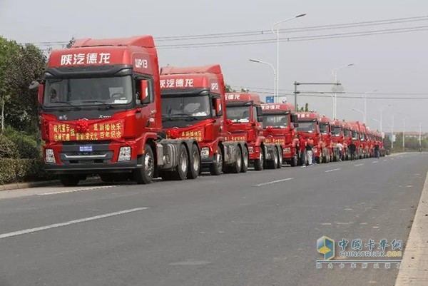 陜汽重卡德龍婚車車隊(duì)