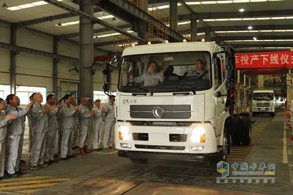 首款東風天錦純電動城市環(huán)衛(wèi)車下線