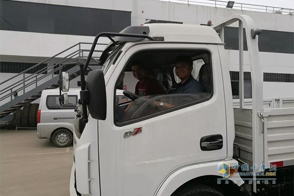 2017年，配套玉柴YC4S150-48的東風(fēng)多利卡DF915樣車登陸秘魯。