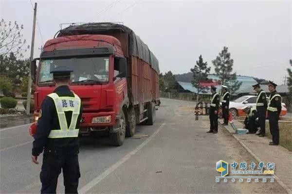 河南各地積極開展超限超載集中整治行動