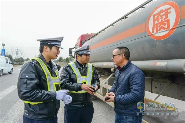 都汶高速禁止運載危險化學(xué)品的機動車進入