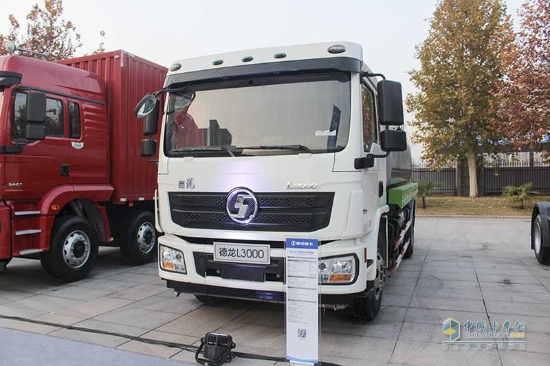 陜汽重卡 德龍L3000 4×2 220馬力標準版灑水車