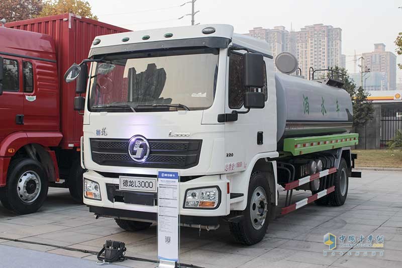 陜汽重卡 德龍L3000 4×2 220馬力標準版灑水車