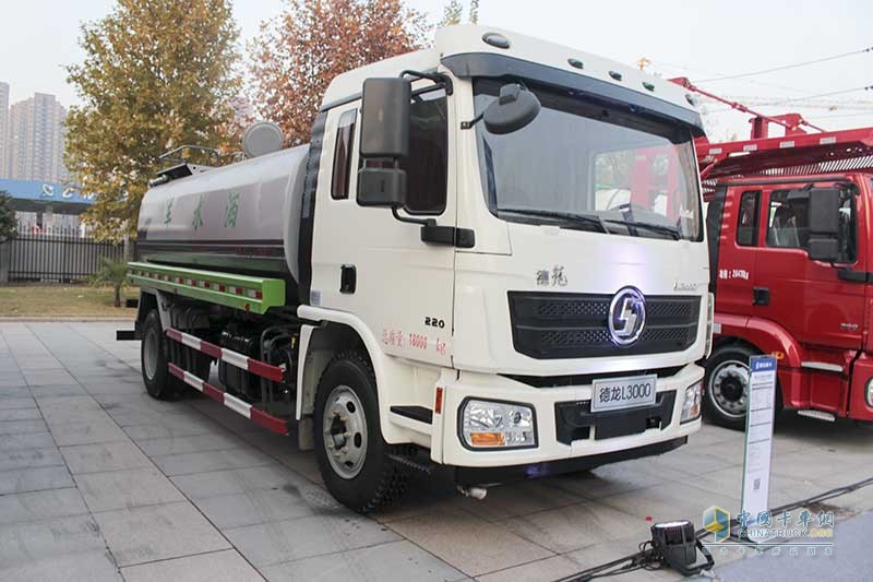 陜汽重卡 德龍L3000 4×2 220馬力標準版灑水車