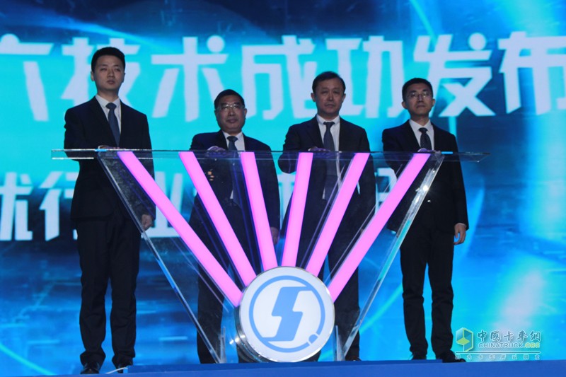 目標(biāo)15.5萬輛 機(jī)遇大于挑戰(zhàn)的2019陜汽重卡將全面突破