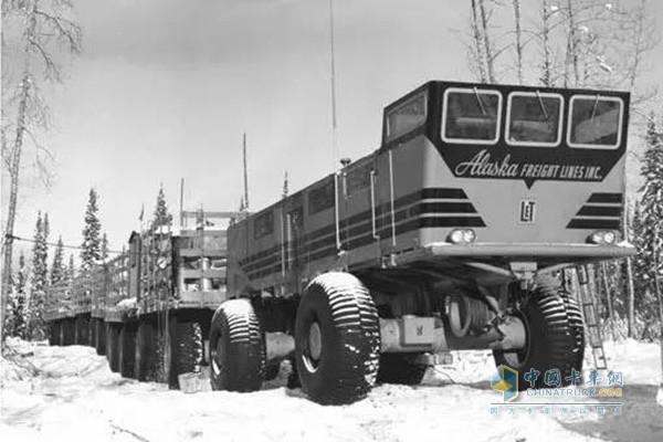 Snow-Freighter陸地運(yùn)輸車搭載康明斯800馬力NVHBI-12發(fā)動(dòng)機(jī)
