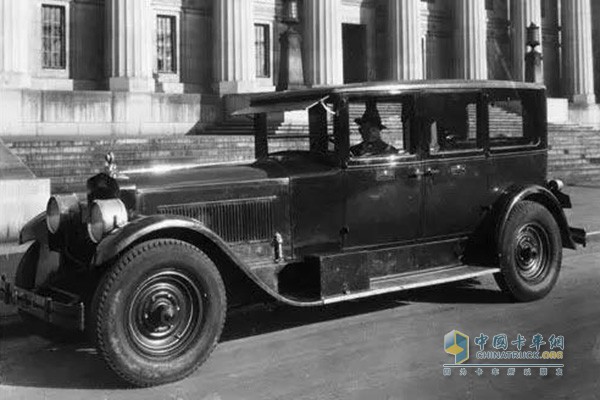 北美帕卡德(Packard)柴油轎車搭載康明斯U型發(fā)動(dòng)機(jī)