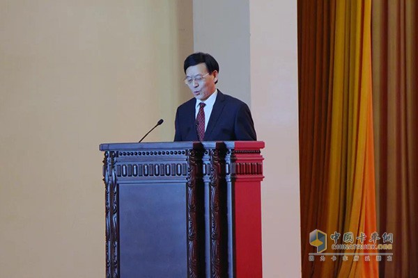 中國工業(yè)經(jīng)濟聯(lián)合會執(zhí)行副會長路耀華致辭