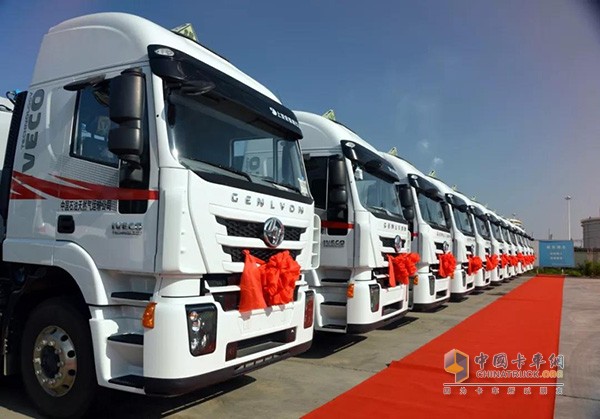 上汽紅巖全新智能車(chē)罐一體化危化車(chē)