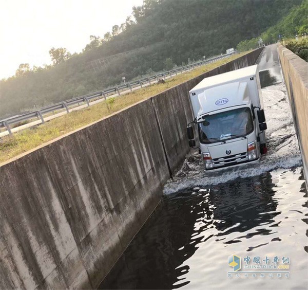 恒天新楚風(fēng)純電動物流車測試