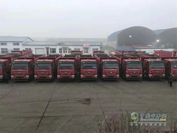 唐山汽車(chē)五隊(duì)的重汽豪沃