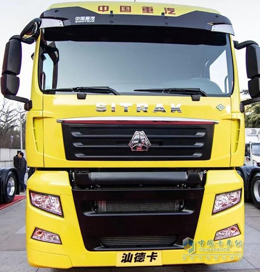 SITRAK(汕德卡)C7H 6×4 LNG燃氣牽引車