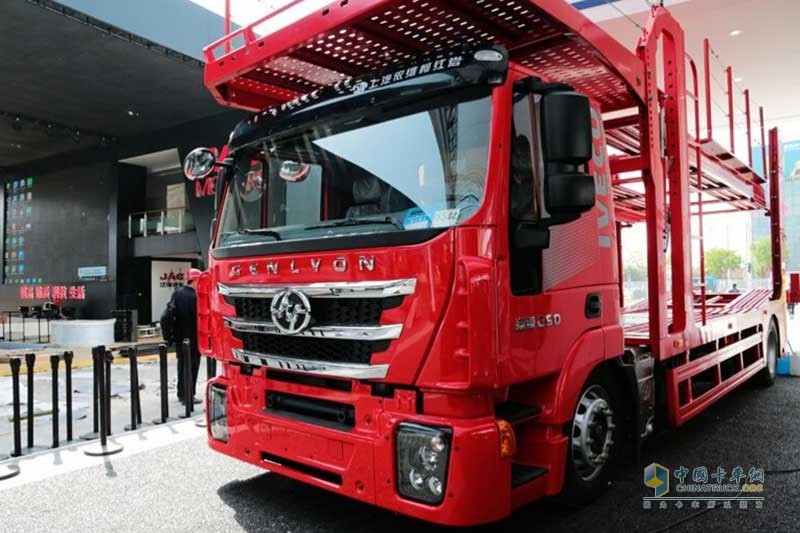 上汽紅巖 杰獅M500 320馬力 4X2 中置軸轎運(yùn)車(CQ5186TCLHMVG681)