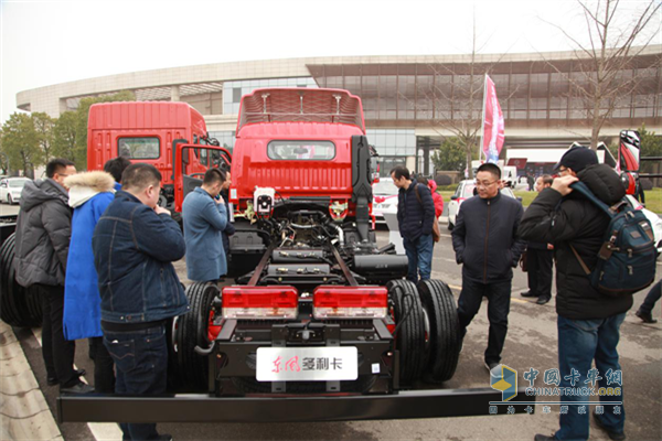 嘉賓參觀研究展車