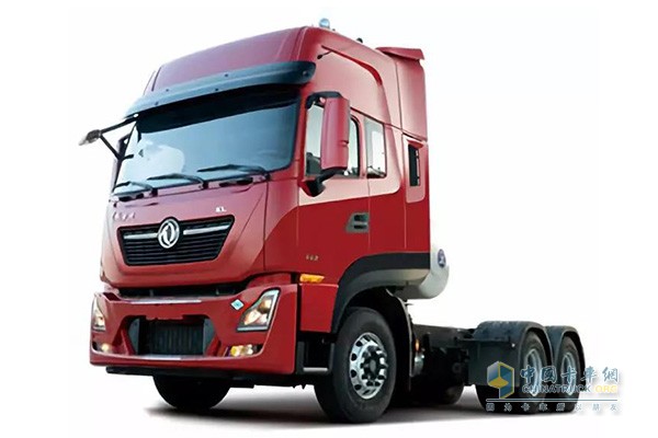 搭載DT14變速箱的新品D320燃氣牽引車
