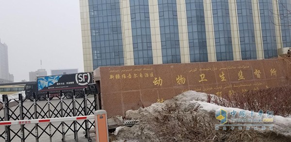 一宿之后，疫苗車終于提前抵達(dá)目的地