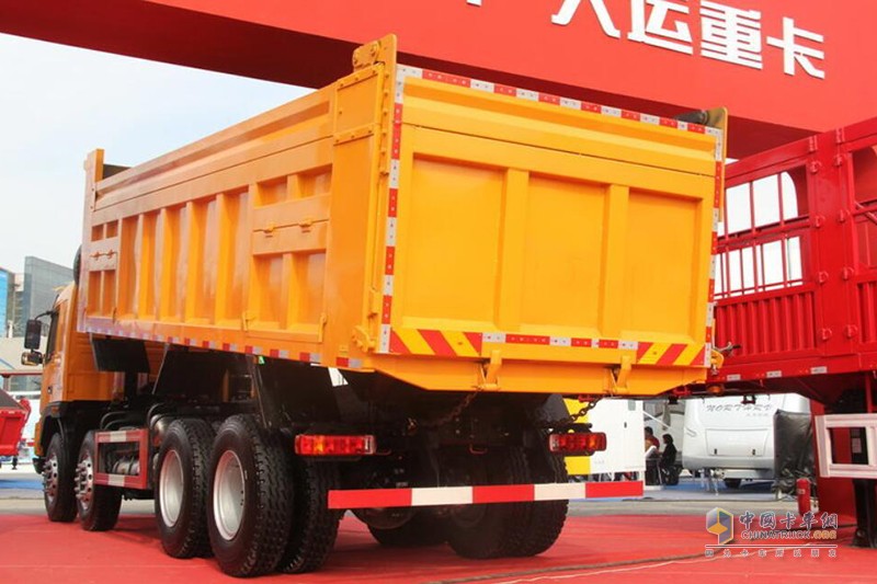 大運 新N8E重卡 336馬力 8X4 6.8米LNG自卸車(CGC3313N52DA)