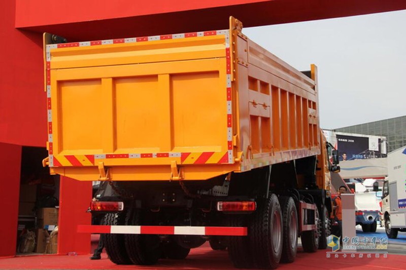 大運 新N8E重卡 336馬力 8X4 6.8米LNG自卸車(CGC3313N52DA)
