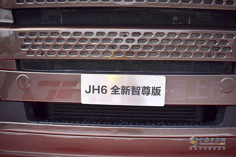 青島解放JH6 6X4智尊版高頂平地板 550馬力牽引車