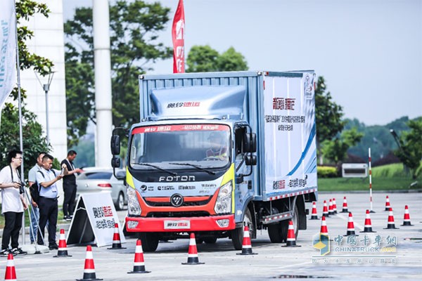 輕拉快跑·城配明星 賽事指定用車--奧鈴速運(yùn)