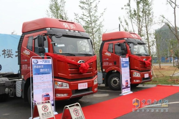 一汽解放新J6P 6X4北方版牽引車