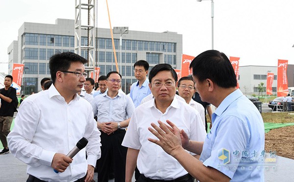 南京市領(lǐng)導了解項目情況