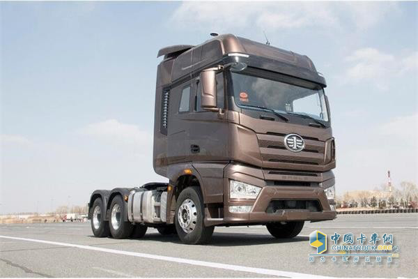 國六動力的J7牽引車