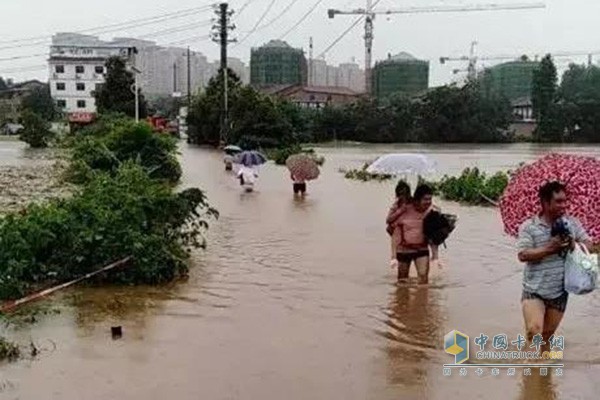 連日強(qiáng)降雨突襲湖南衡陽(yáng)造成大面積積水