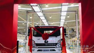 陜汽輕卡新品首臺下線