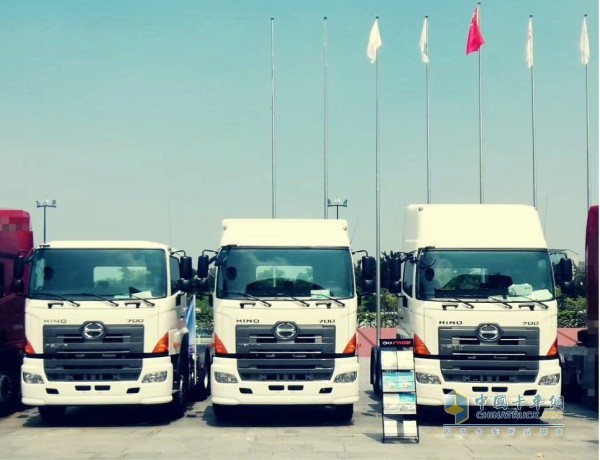 廣汽日野展出的3款700臻值系牽引車(chē)