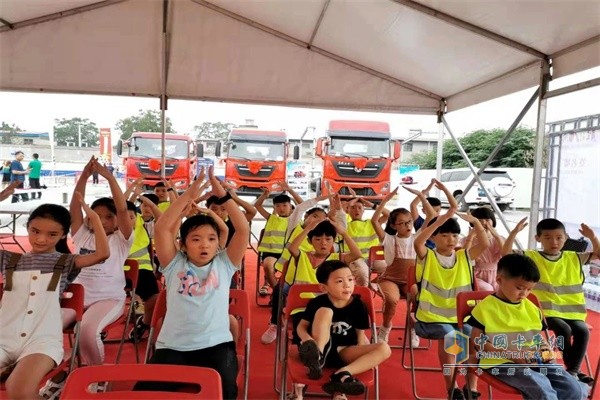 東風(fēng)商用車天龍寶寶夏令營活動